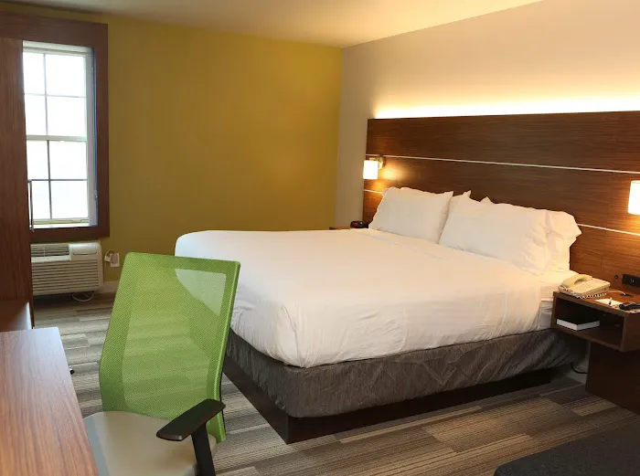 Holiday Inn Express & Suites Phoenix Airport by IHG 5