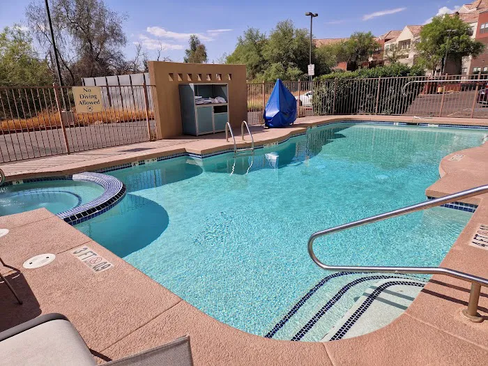 Holiday Inn Express & Suites Phoenix Airport by IHG 5