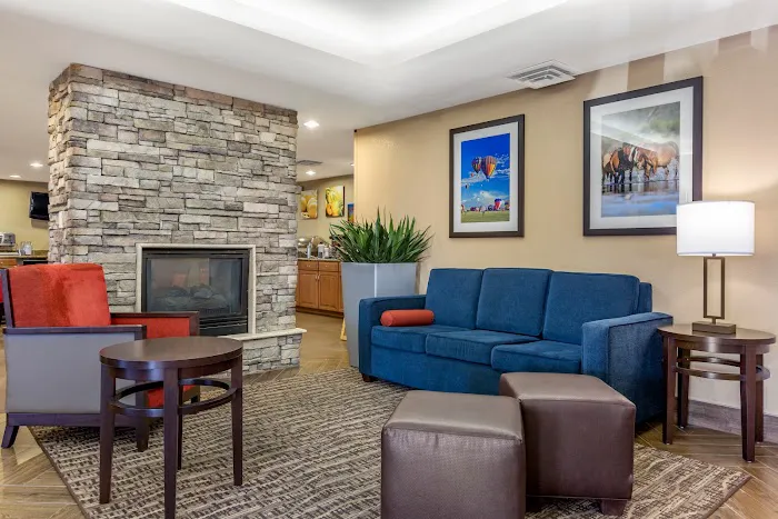 Comfort Inn & Suites Phoenix North - Deer Valley 5