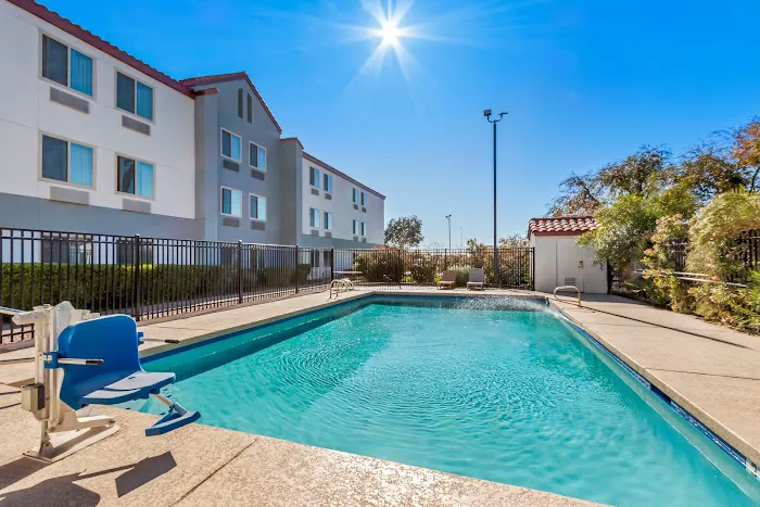 Red Roof Inn Phoenix North – I-17 at Bell Rd 5