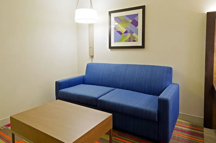 Holiday Inn Express & Suites Phoenix North - Scottsdale by IHG 5