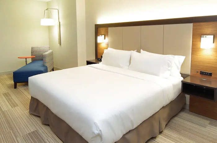 Holiday Inn Express & Suites Phoenix North - Scottsdale by IHG 5