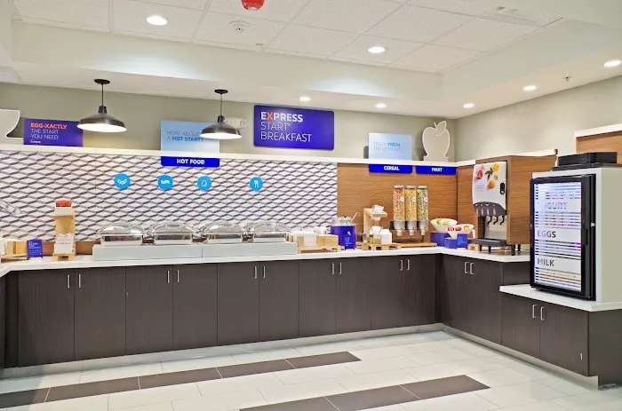 Holiday Inn Express & Suites Phoenix North - Scottsdale by IHG 5