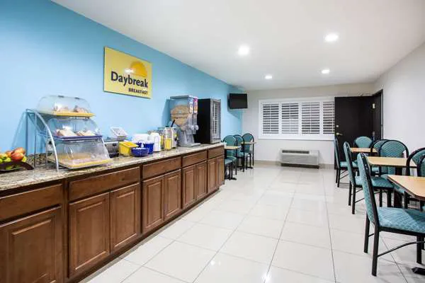 Days Inn by Wyndham Phoenix North 5