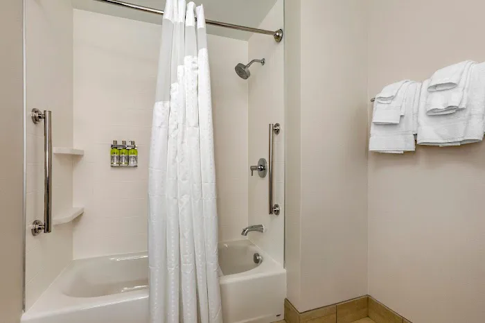Holiday Inn Express & Suites Phoenix Dwtn - State Capitol by IHG 5
