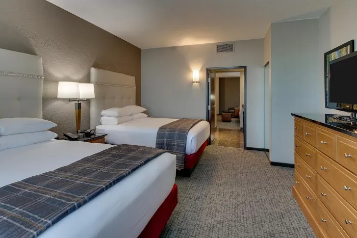 Drury Inn & Suites Phoenix Happy Valley 5