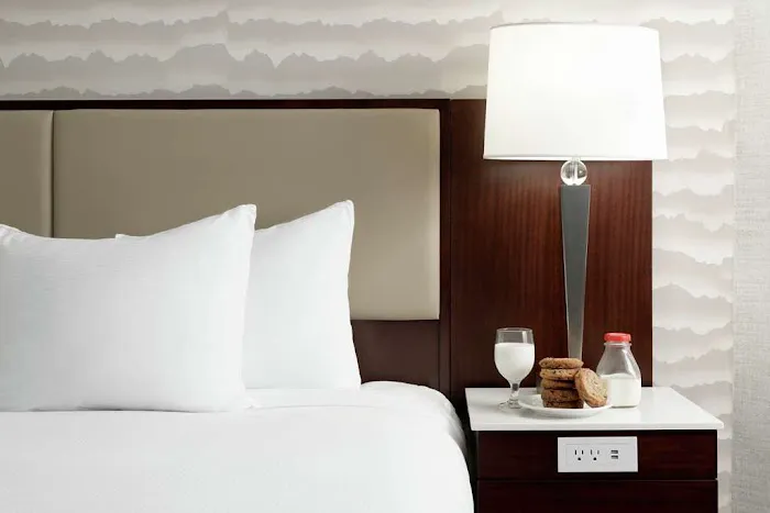 DoubleTree Suites by Hilton Phoenix 5