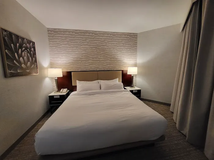 DoubleTree Suites by Hilton Phoenix 5