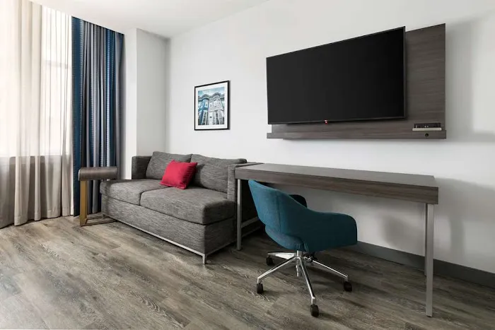 Hampton Inn & Suites Baltimore Inner Harbor 4