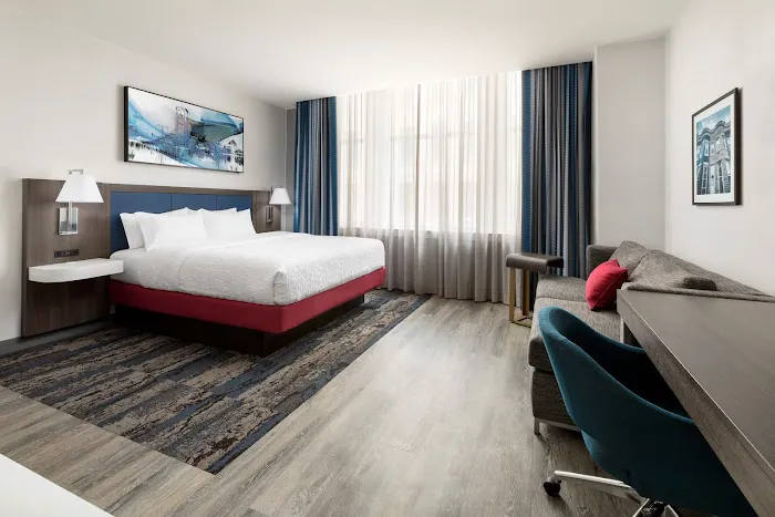 Hampton Inn & Suites Baltimore Inner Harbor 4