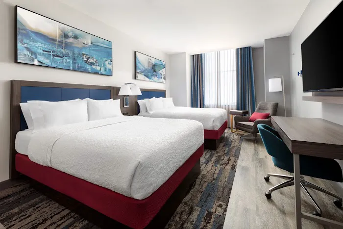 Hampton Inn & Suites Baltimore Inner Harbor 4