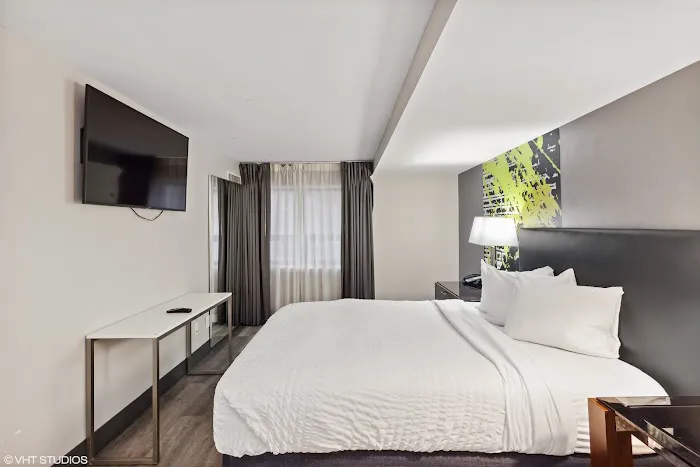 Comfort Inn & Suites Baltimore Inner Harbor 4