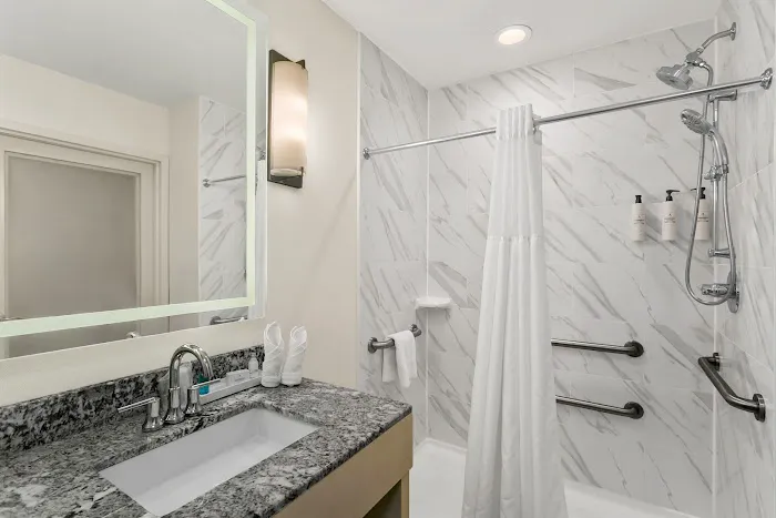 Sonesta Hotel Baltimore Inner Harbor 4