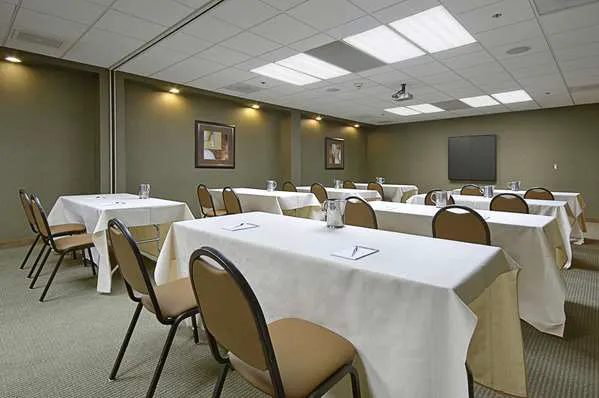 Days Inn by Wyndham Baltimore Inner Harbor 4