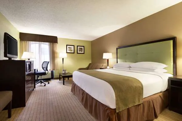 Days Inn by Wyndham Baltimore Inner Harbor 4