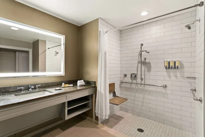 The Royal Sonesta Harbor Court Baltimore 4