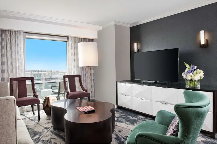 Hilton Baltimore Inner Harbor 4