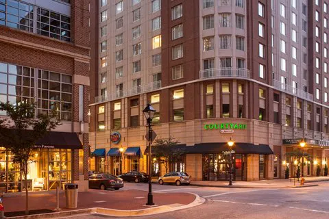 Courtyard Baltimore Downtown/Inner Harbor 4