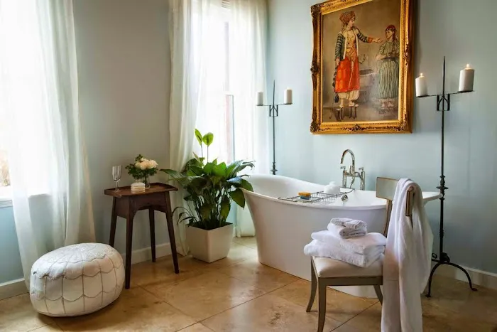 The Ivy Hotel 4