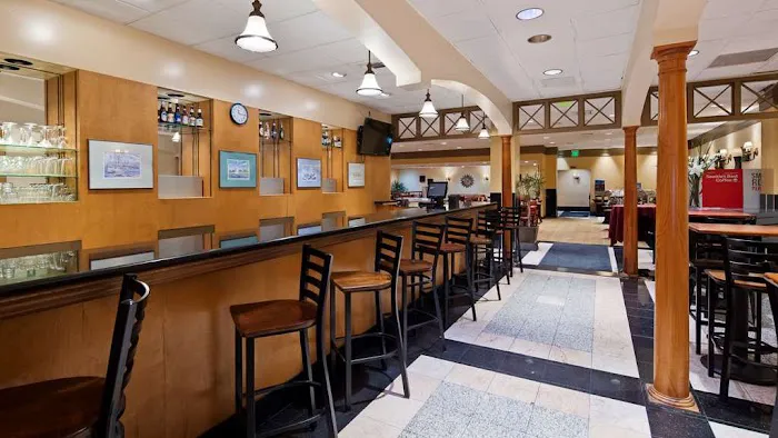 Best Western Plus Hotel & Conference Center 4