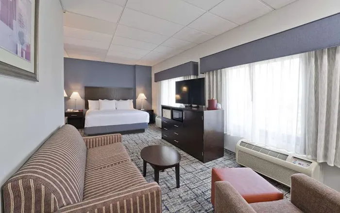 Best Western Plus Hotel & Conference Center 4