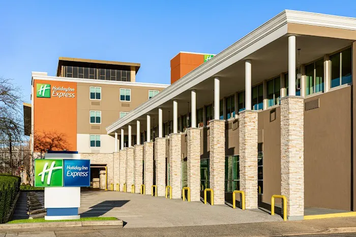Holiday Inn Express Baltimore at the Stadiums by IHG 4