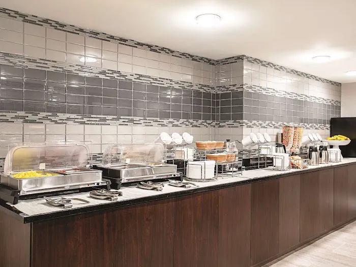 La Quinta Inn & Suites by Wyndham Baltimore N / White Marsh 4