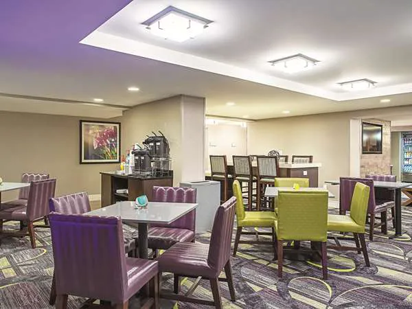 La Quinta Inn & Suites by Wyndham Baltimore N / White Marsh 4