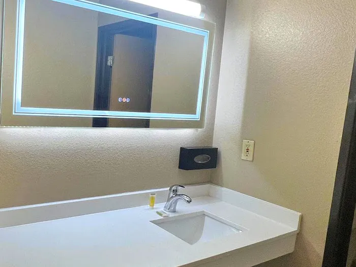 Super 8 by Wyndham Baltimore/Essex Area 4