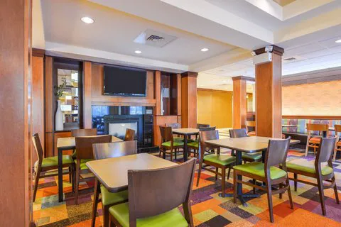 Fairfield Inn & Suites White Marsh 4