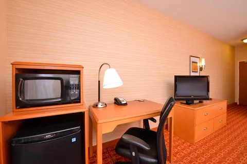 Fairfield Inn & Suites White Marsh 4