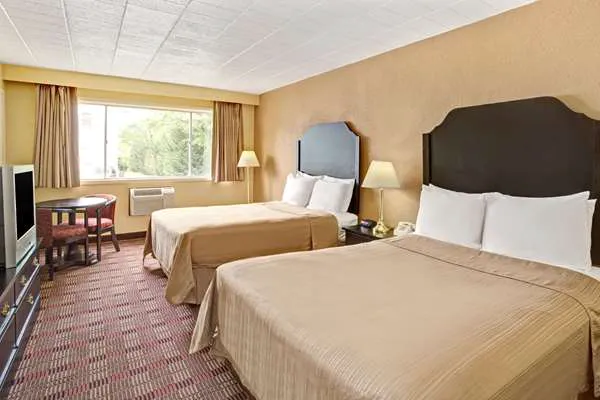 Howard Johnson Inn by Wyndham Pikesville 4