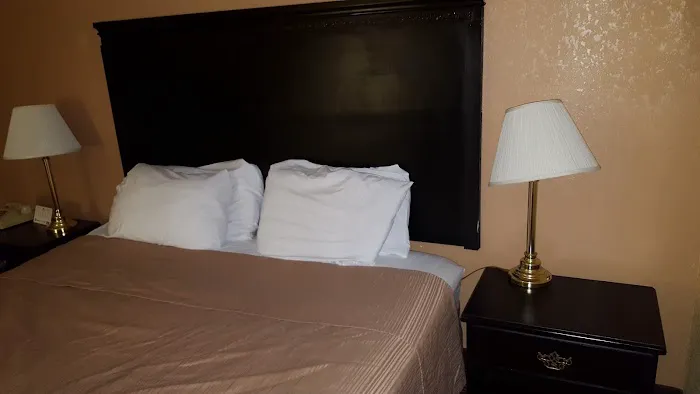 Howard Johnson Inn by Wyndham Pikesville 4