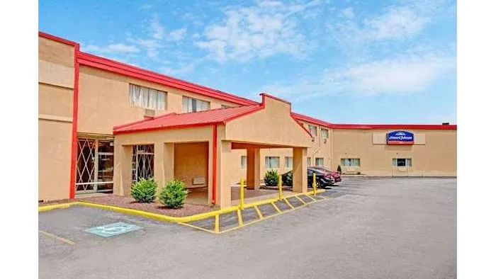 Howard Johnson Inn by Wyndham Pikesville 4