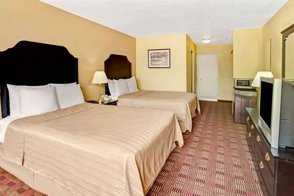 Howard Johnson Inn by Wyndham Pikesville 4