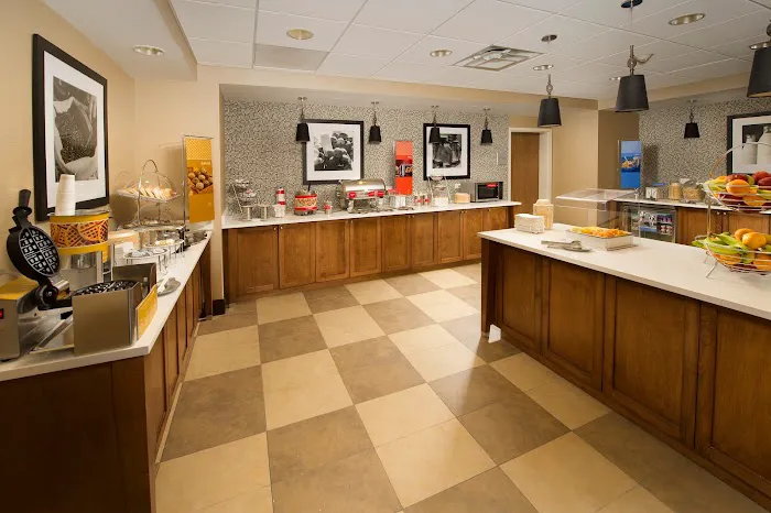 Hampton Inn & Suites Baltimore/Woodlawn 5