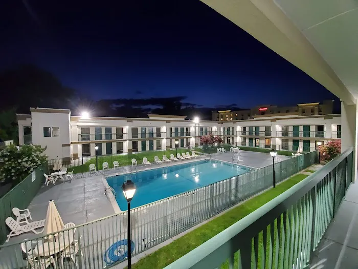 Quality Inn 5