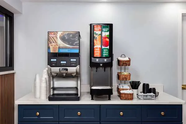 Super 8 by Wyndham Baltimore Northwest 4