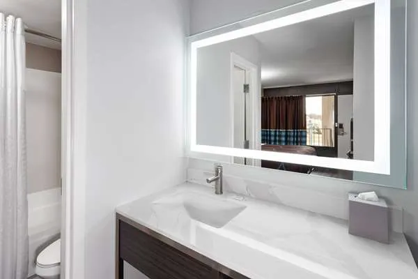 Super 8 by Wyndham Baltimore Northwest 4