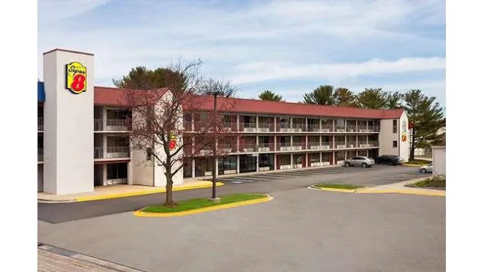Super 8 by Wyndham Baltimore Northwest 4