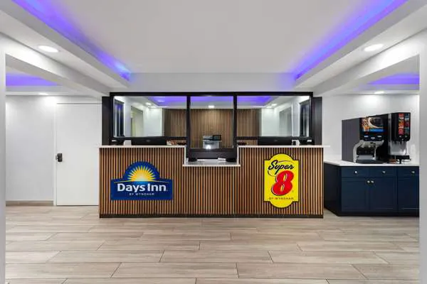 Super 8 by Wyndham Baltimore Northwest 4
