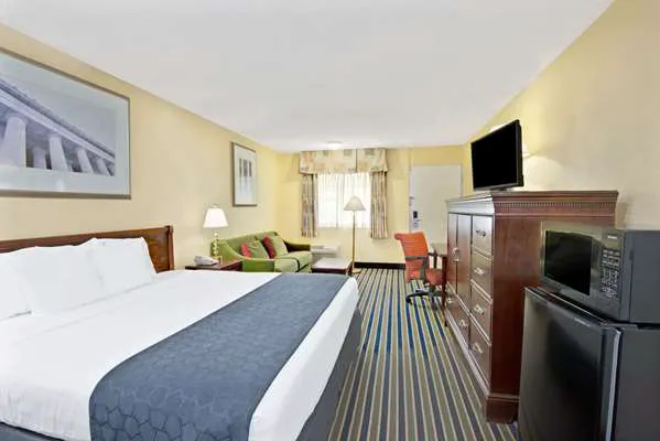 Days Inn by Wyndham Towson 4