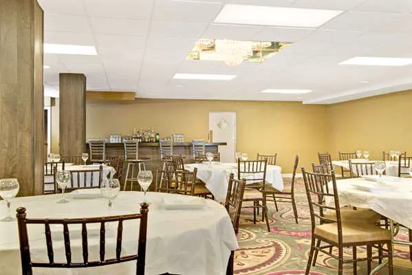 Days Inn by Wyndham Towson 4
