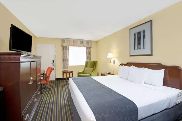 Days Inn by Wyndham Towson 4