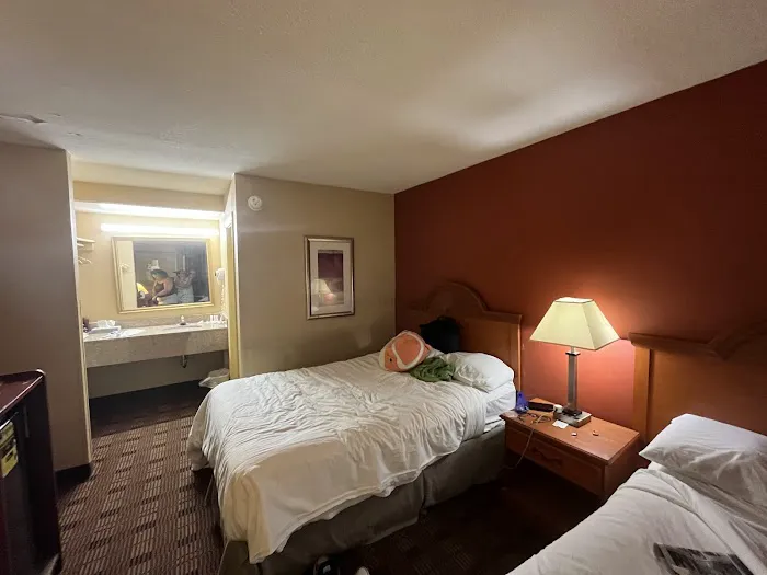 Ramada by Wyndham Baltimore West 4