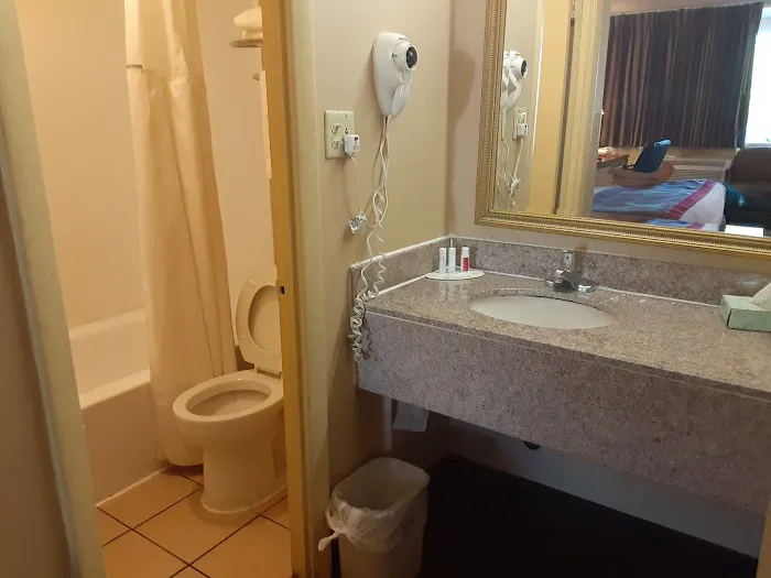Ramada by Wyndham Baltimore West 4