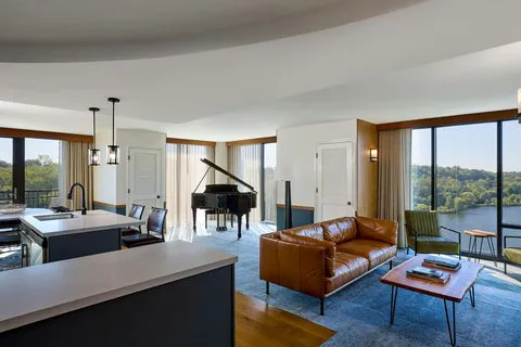 Merriweather Lakehouse, Autograph Collection 5