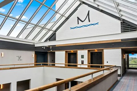 Merriweather Lakehouse, Autograph Collection 5