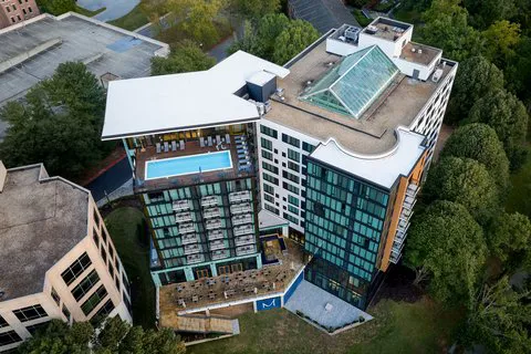 Merriweather Lakehouse, Autograph Collection 5