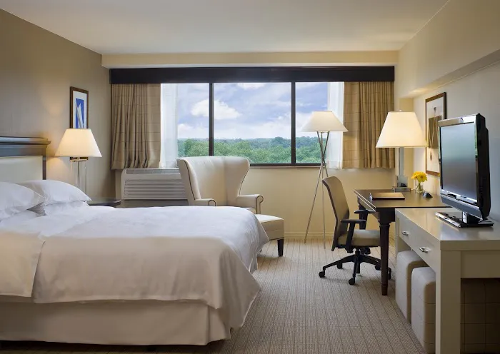 The Columbia Town Center Hotel 5